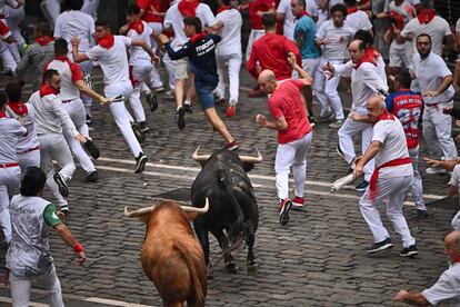 La manada a su llegada a la calle Mercaderes.