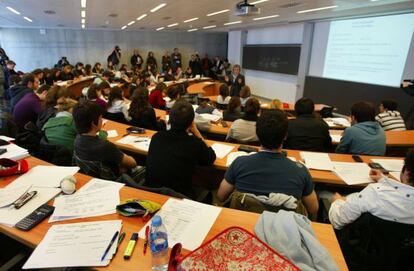 Vista de un aula del Campus de Esade, diseñado y construido bajo los criterios del Plan Bolonia, en Sant Cugat del Vallès, Barcelona