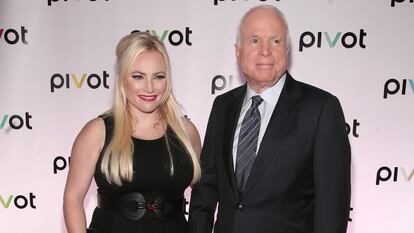 Meghan McCain, con su padre John McCain en una imagen tomada en Nueva York en septiembre de 2013.
