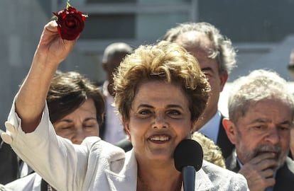 Dilma Rousseff, despu&eacute;s de abandonar el jueves el Palacio de Planalto.