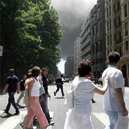 La Polica Municipal ha cortado el trfico en el tramo comprendido entre la glorieta de Carlos V (Atocha) y la plaza de Cibeles, lo que est provocando importantes retenciones en los alrededores, que se han extendido hasta la M30. El servicio de metro no se ha visto afectado, pero s varas lneas de autobuses urbanos de la EMT.