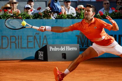 El tenista serbio, durante el partido de semifinal en el Mutua Madrid Open. 