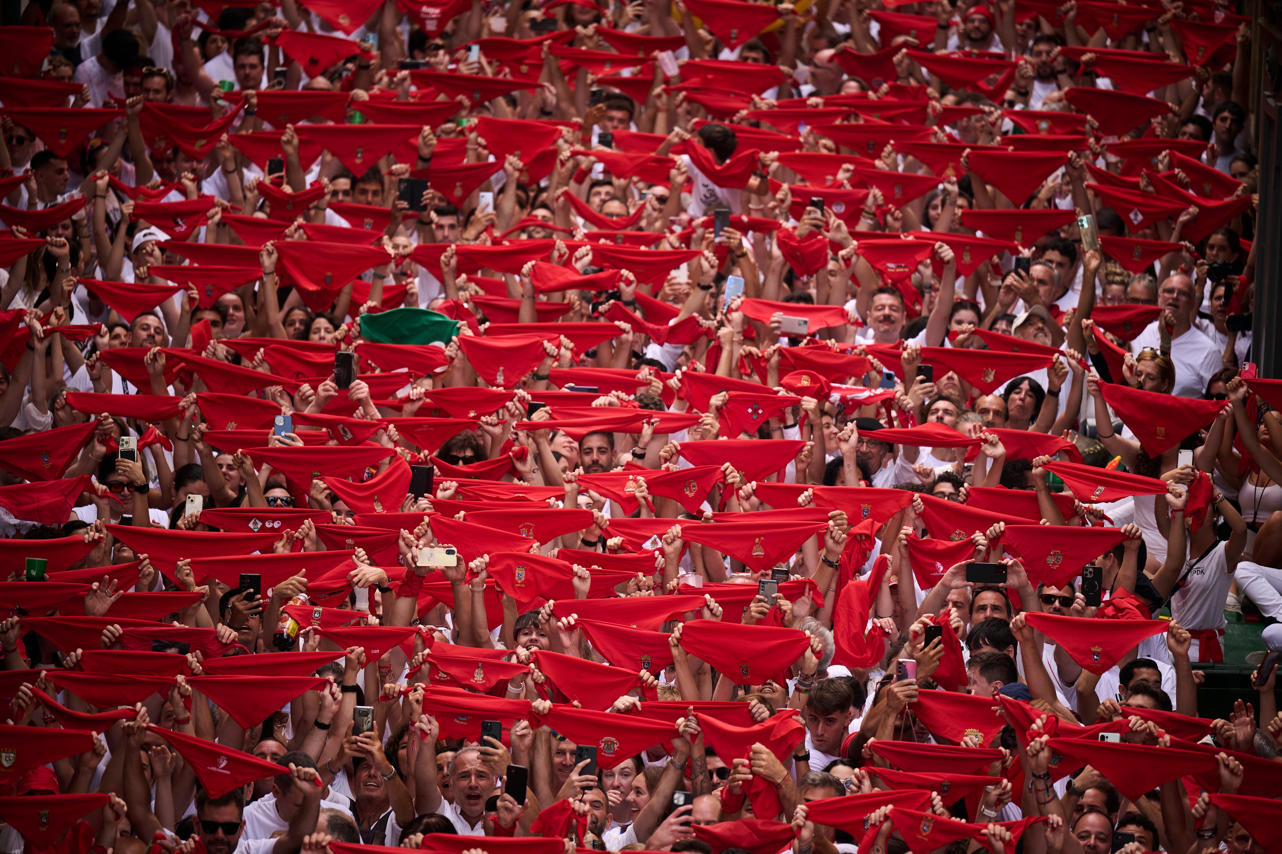 Pamplona, Navarra, 06/07/2025  - Miles de personas disfrutan del Chupinazo, acto que da comienzo a las fiestas de San Fermín 2025. Foto: Pablo Lasaosa