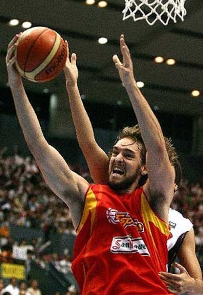 Pau Gasol ha vuelto a ser el máximo anotador de España con 21 puntos. Su marcador en el equipo japonés, Takeuchi, se ha quedado en 6 y ha recibido hasta 4 tapones del jugador de Memphis.