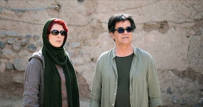 Behnaz Jafari y Jafar Panahi, en 'Tres caras'.