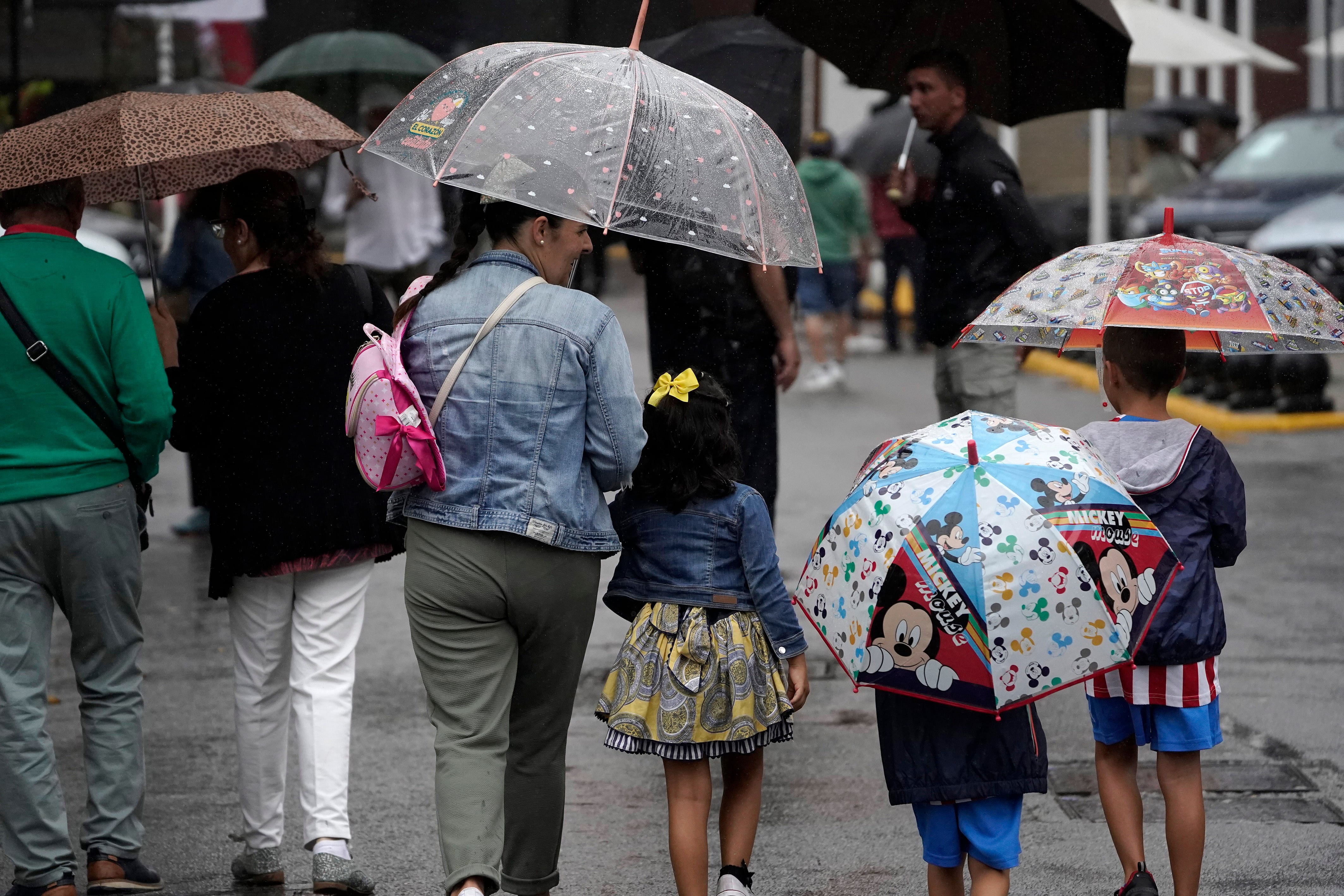 Aemet pone bajo aviso a 10 comunidades por fuertes chubascos y tormentas debido a una vaguada