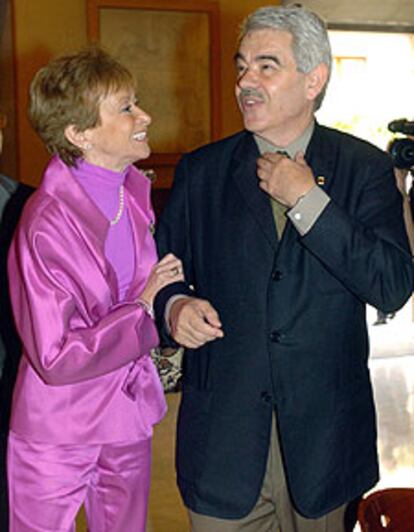 María Teresa Fernández de la Vega y Pasqual Maragall, en Barcelona.
/ EFE