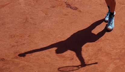 La sombra de Dominic Thiem, que celebra la victoria ante Novak Djokovic en semifinales.