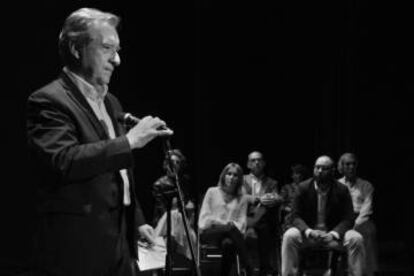 Iñaki Gabilondo narra su historia en el Teatro Alcázar.