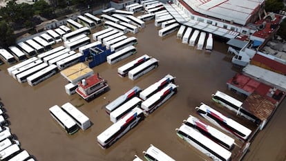 La central de autobuses en Tula, completamente inundada tras dos jornadas de lluvia sin tregua.