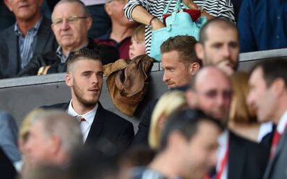 De Gea, en la grada de Old Trafford, el s&aacute;bado durante el partido contra el Tottenham Hotspur.