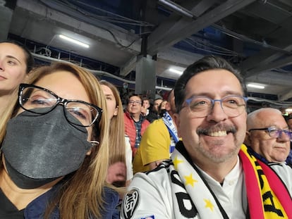 Elizabeth May y Pablo Romero durante un partido en el estadio Santiago Bernabéu esta temporada.