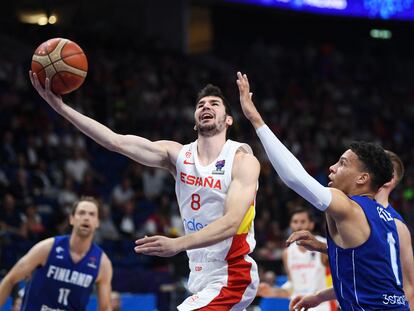 Darío Brizuela en un partido con España en los cuartos de final del EuroBasket.