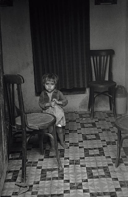 A pesar de la pobreza que había en La Chanca, el fotógrafo no quiso hacer un retrato crudo de sus gentes, sino mostrarles su cariño.