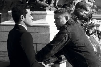 El actor Rami Malek y el director Guy Ritchie en un momento del rodaje en París.