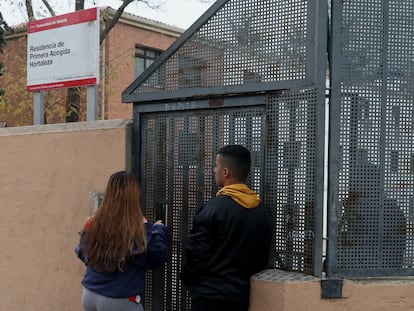 Dos menores, en el centro de acogida de Hortaleza.