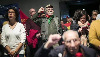 Participantes ayer en el homenaje de Barcelona a las Brigadas Internacionales.