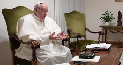 El papa Francesc, durant l'entrevista, aquest divendres.