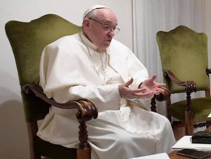 El papa Francesc, durant l'entrevista, aquest divendres.