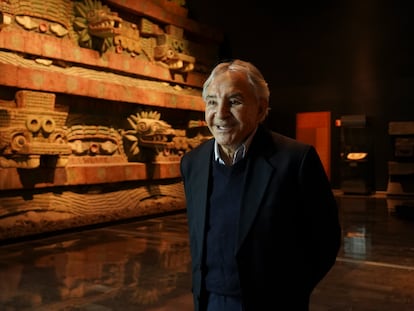 Enrique Federico Florescano Mayet durante el recorrido por el Museo de Antropología.