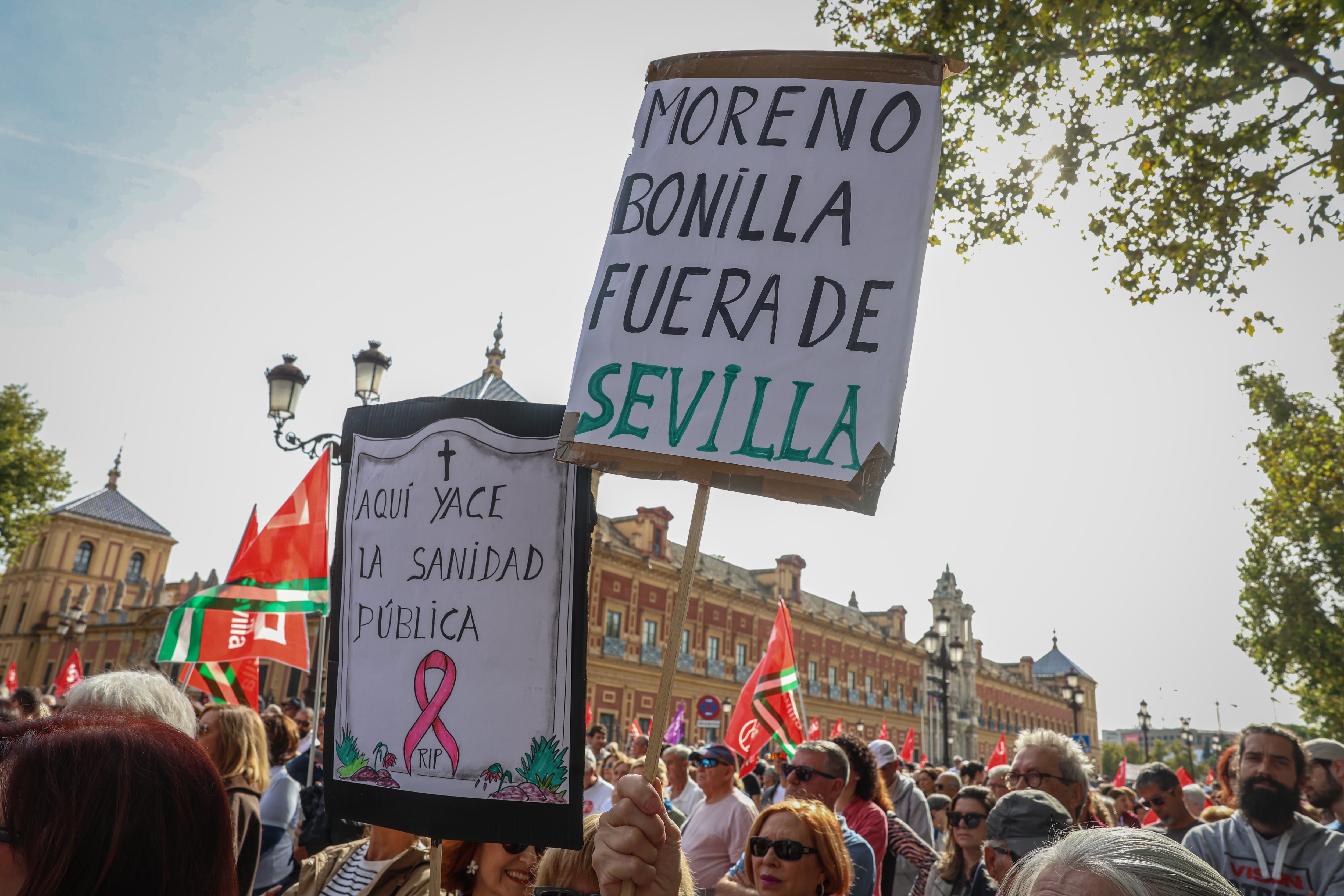 Manifestación por la Sanidad Pública andaluza en Sevilla, este domingo. 