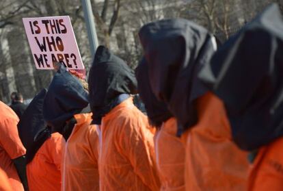 Protesta contra Guant&aacute;namo frente a la Casa Blanca.