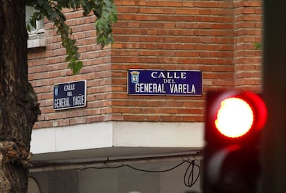 Confluencia de las calles del general Yagüe y del general Varela, en el distrito de Tetuán.