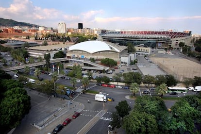 Instalaciones del FC Barcelona en el barrio de Les Corts: en primer término el Palau Blaugrana, y detrás el Camp Nou