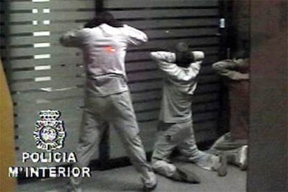 Vídeo distribuido por la policía con la detención <i>in fraganti</i> de cinco atracadores el 8 de junio en Madrid.