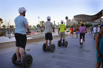 'Segways' en el frente marítimo de Barcelona.