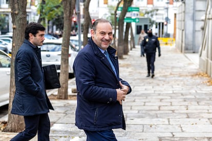 El exministro de Transportes José Luis Ábalos, a su llegada al Supremo este jueves.