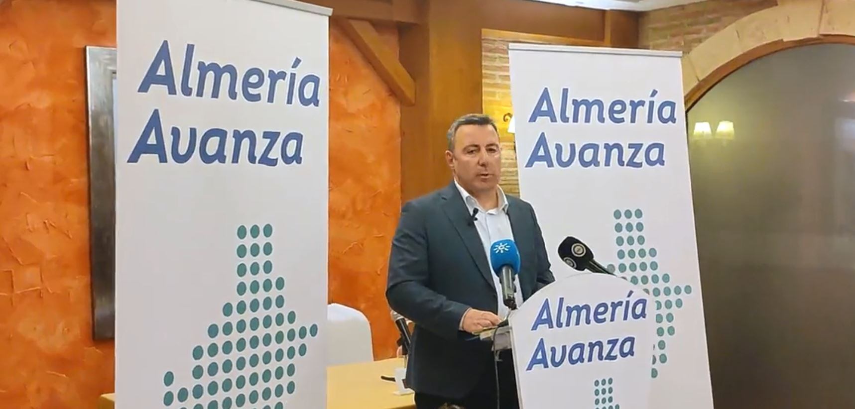 Pepe  Montoya anuncia el lanzamiento de Almería Avanza el pasado 17.