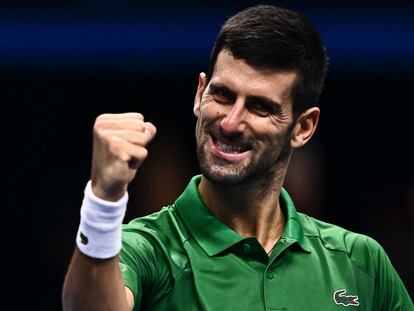 Djokovic celebra su triunfo contra Tsitsipas, este lunes en el Pala Alpitour de Turín.