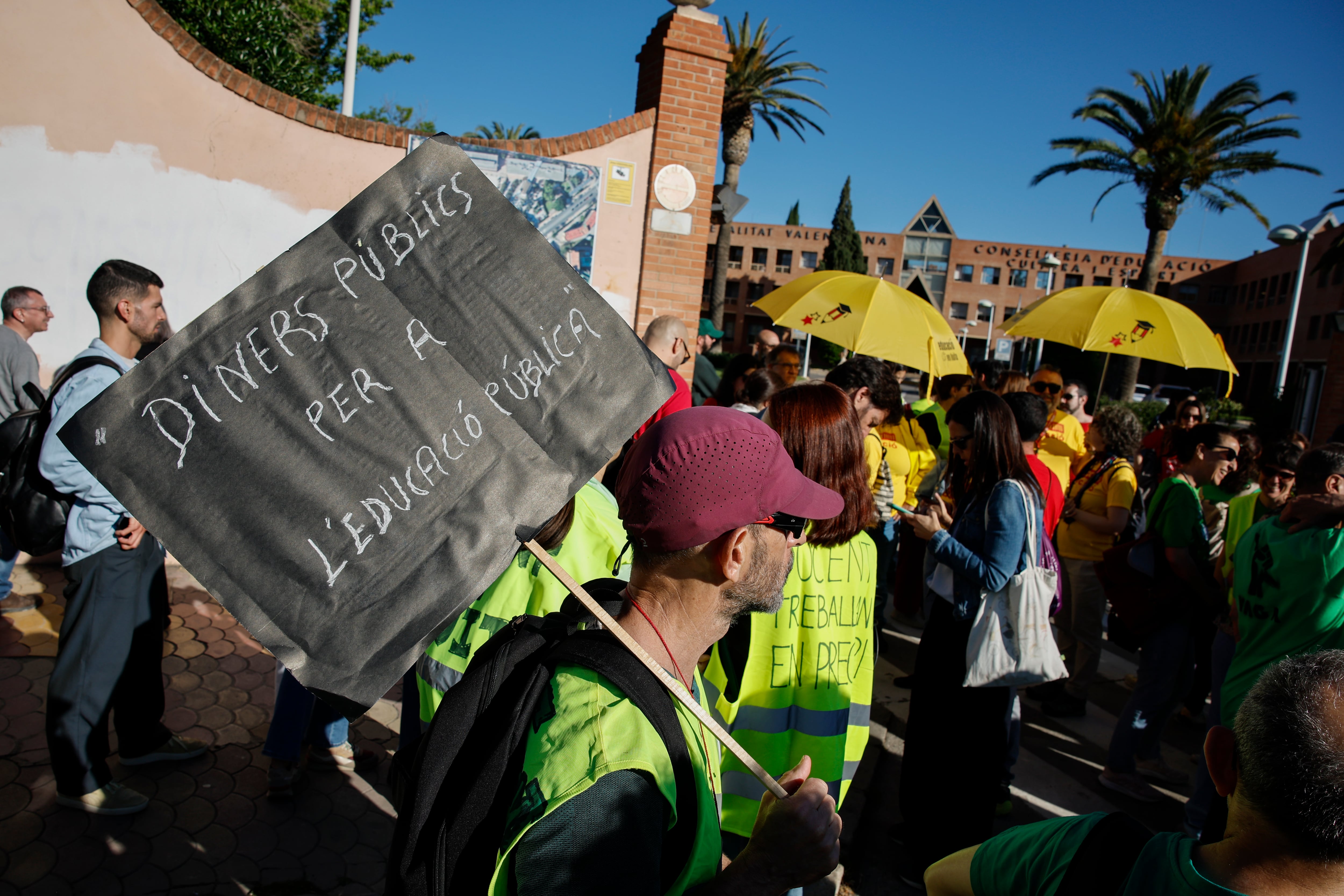 Educación convoca a los sindicatos a negociar el cuarto día de huelga en la educación pública valenciana