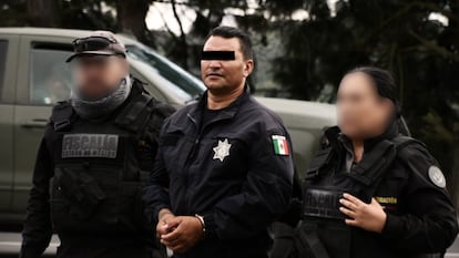 Elementos de la Fiscalía del Estado de México detienen a Carlos Alberto 'N', director de Seguridad Pública municipal de Aculco, el 2 de septiembre de 2024.