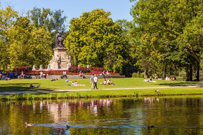 Ambiente en el Vondelpark de la ciudad holandesa.