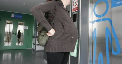 Una mujer embarazada en un hospital de Madrid.