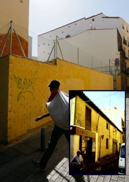 En 2011 fue declarada en ruina y tirada abajo una antigua casa del siglo XVI o XVII de la calle de Embajadores, 40 (en la imagen pequeña). El inmueble tenía protección integral. Ahora, una valla protege un solar vacío.