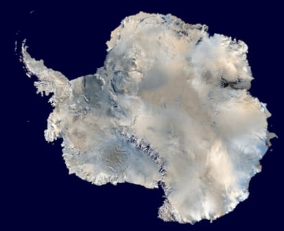 Mapa tridimensional de la Antártida, con la península Antártica a la izquierda.