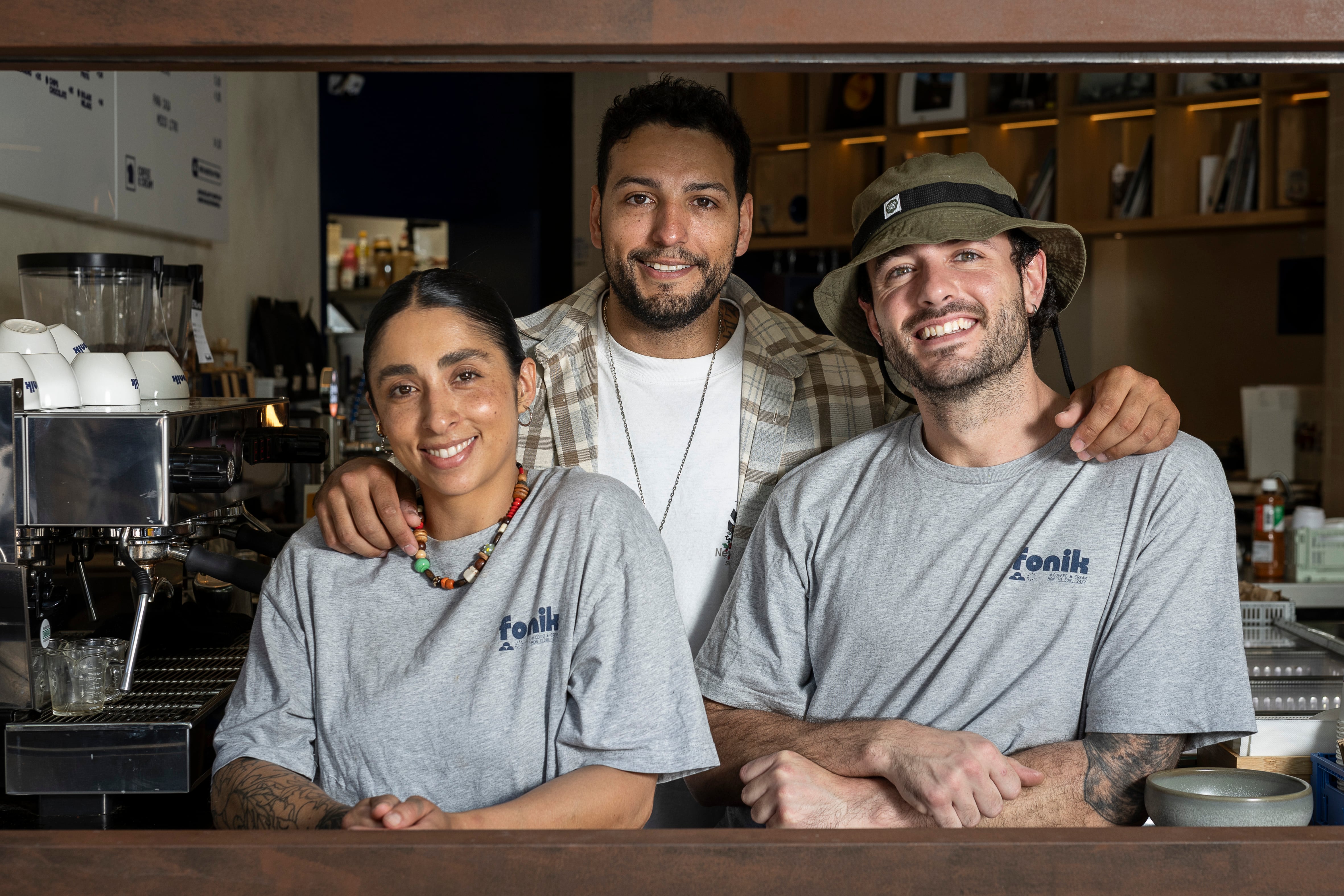 Martin Pimentel, propietario del Fonik junto a sus socios, Juanita Arroyave y Nino Parrilla.