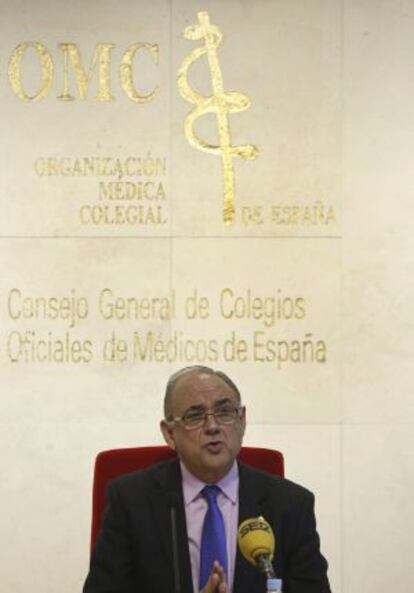 El presidente de la Organización Médica Colegial, Juan José Rodríguez Sendín, durante su comparecencia este lunes.