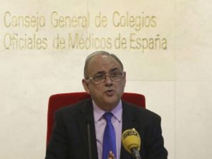 El presidente de la Organización Médica Colegial, Juan José Rodríguez Sendín, durante su comparecencia este lunes.
