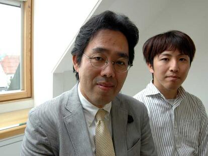 Ryuta Kawashima y Koichi Kawamoto, en la universidad de Sankt Gallen (Suiza).