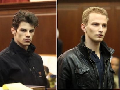 Christopher Wetmore y, a la derecha, Joseph DeNormandie, durante su comparecencia ante el juez.