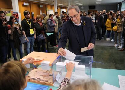 El president de la Generalitat, Quim Torra, vota al barri de Sant Gervasi, a Barcelona.