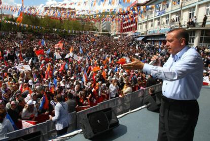 El primer ministro turco, Recep Tayyip Erdogan, durante un acto electoral el pasado martes en la localidad de Yozgat.