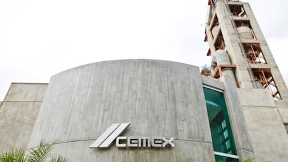 Cemex hipoteca terrenos y edificios para aplazar la multa de Hacienda