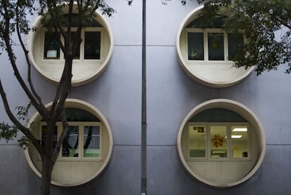 Edificio de apartamentos Mario Catalán en la calle Valencia de Barcelona.