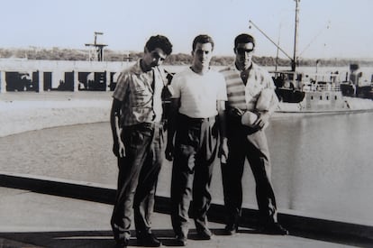 José Mujica con un grupo de amigos en su juventud. 