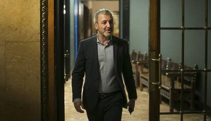 Collboni sale de la alcaldía tras reunirse, este martes, con Colau.
